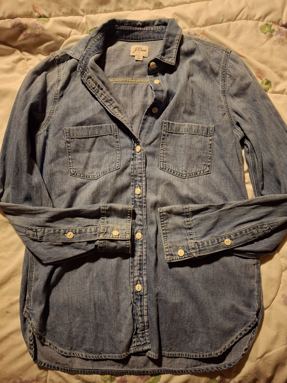 J.Crew Women's Garçon classic chambray shirt - Picture 2 of 4